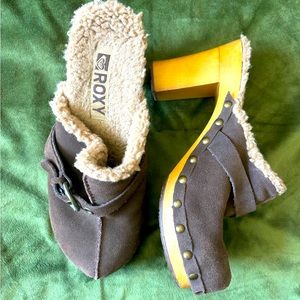 Roxy heeled clogs <3